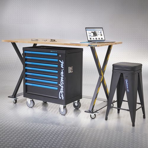 Set van tafel, kruk en wagen