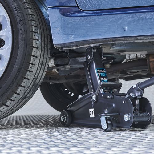 datona autokrik 2 ton onder auto