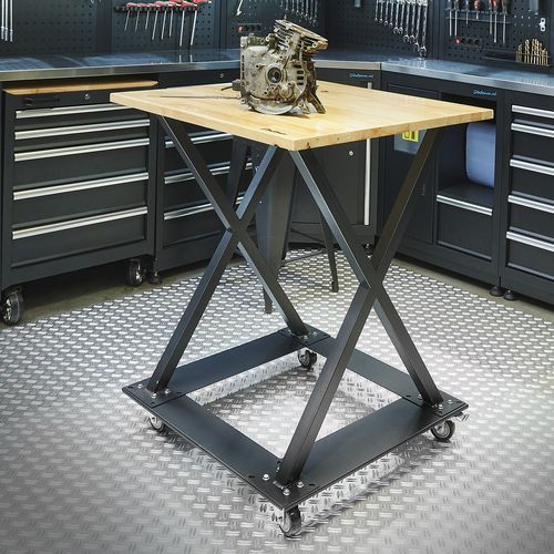 eiken werktafel in werkplaats