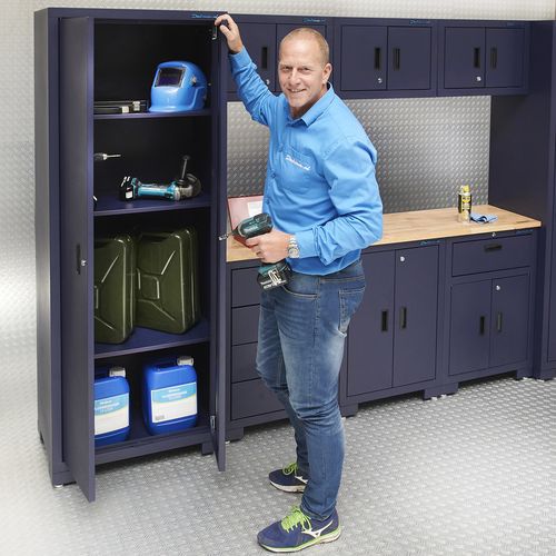garage inrichting met veel kastruimte