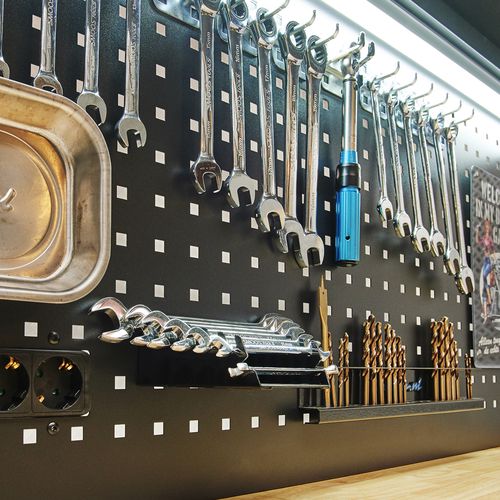 gereedschap ophangen aan wand werkbank