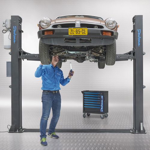 grote-kar-in-werkplaats.jpg