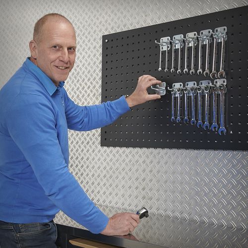 Sleutels ophangen aan gereedschapsbord