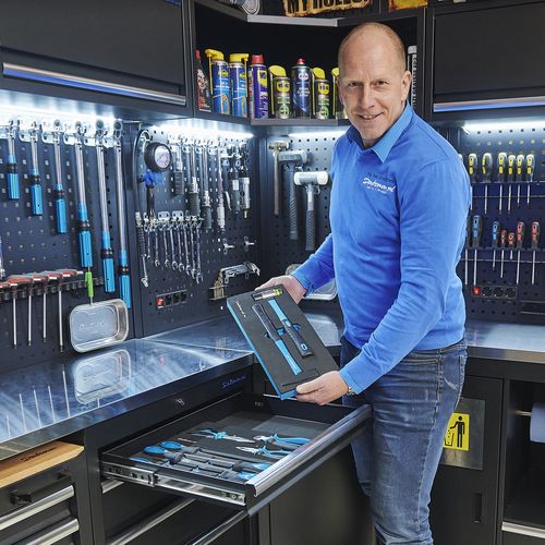 hamers-voor-in-de-werkbank