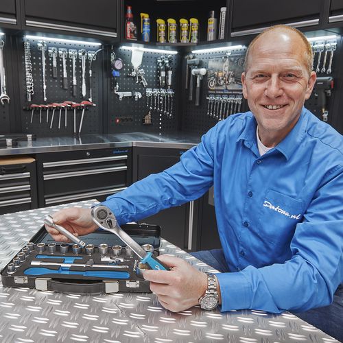 rintje met doppensleutelset