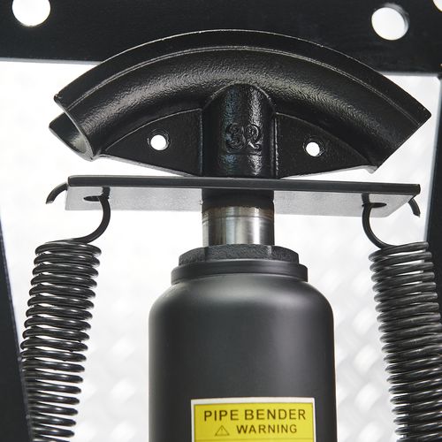 Mal op pomp van pijpenbuiger hydraulisch