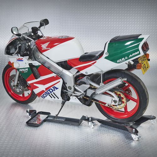 motor op motorstandaard 
