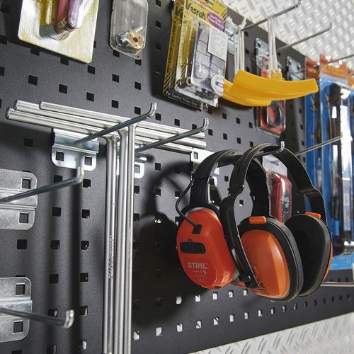 Gereedschap ophangen aan gatenbord