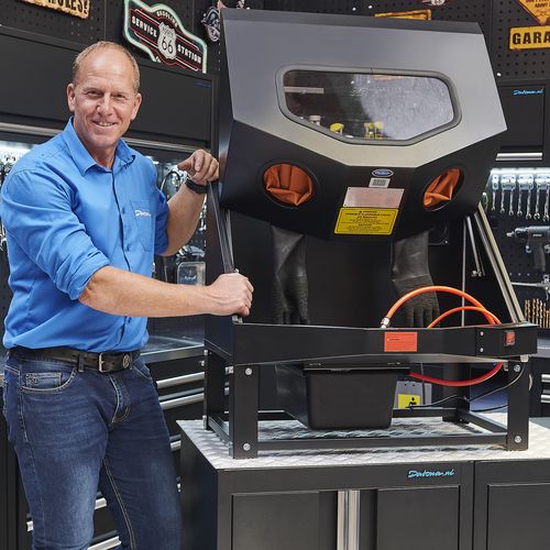 Onderdelenreiniger in garage
