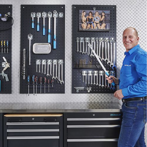 sleutels hangen aan bord