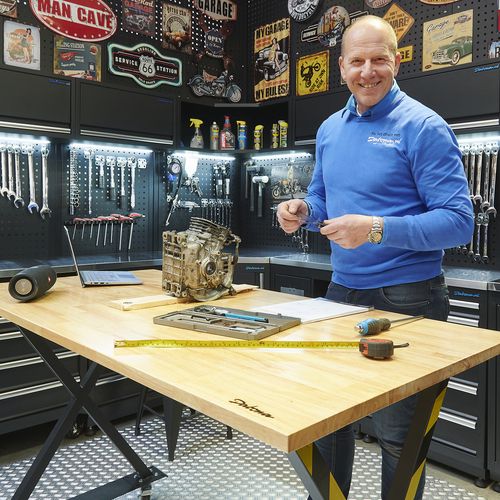 staand-of-zittend-sleutelen-in-werkplaats.jpg