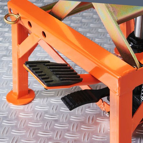 Voetpedaal met pomp op de oranje crosslift