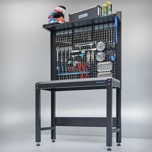 werkbank met gatenbord en plank