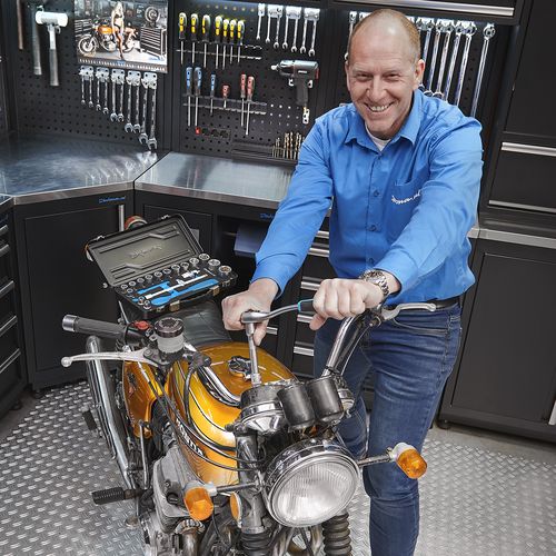 werken aan de motor met deze handige set