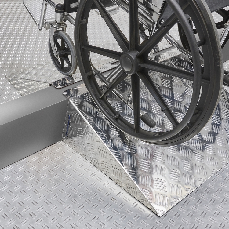 aluminium-drempelhulp-rolstoel.jpg